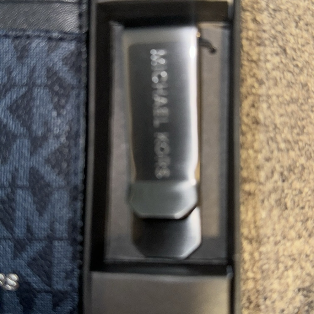 Michael Kors Money Clip NWT in box - Picture 4 of 7